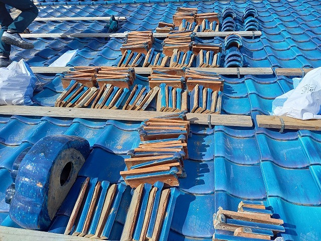 棟の取り直し工事で解体した瓦